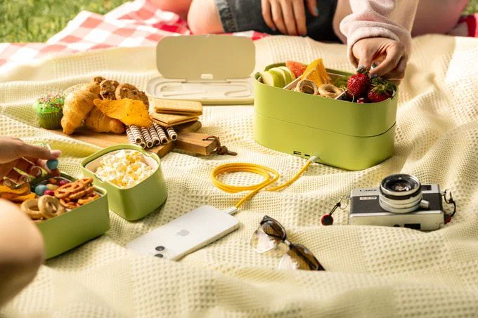 温めも冷やしもできる、バッテリー内蔵の持ち運び弁当箱 LunchOn (ランチオン) — 写真5