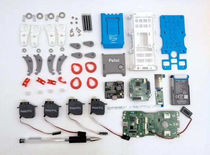 手のひらサイズで歩いて芸をする。組み立ててプログラミングも学べる4本脚のロボット犬 Quaddle (クアドル) — 写真6