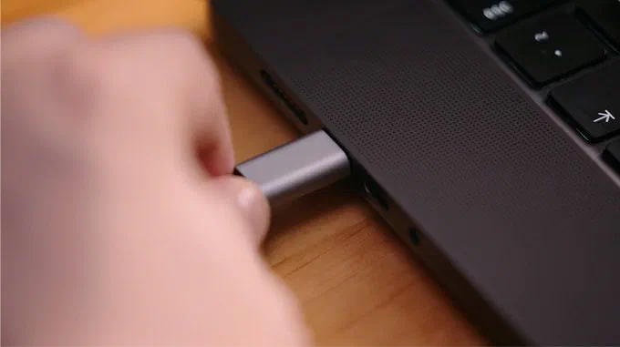 USBで挿すだけ。画面を見てアプリの繰り返し作業を代行してくれるAI装置 Violoop (バイオループ) — 写真3